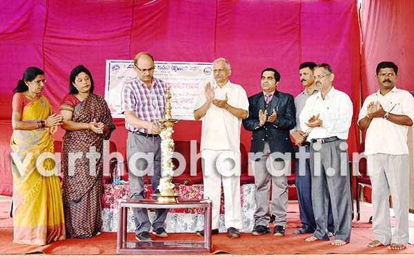 ತರಗತಿಗಳು ಪಠ್ಯಕ್ಕೆ ಸೀಮಿತವಾಗದೆ ಆತ್ಮವಿಶ್ವಾಸ ತುಂಬು ಕೆಲಸ ಮಾಡಲಿ:  ದಿವಾಕರ ಶೆಟ್ಟಿ